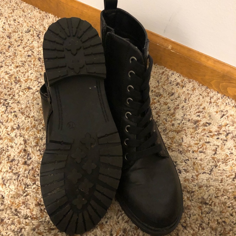 Universal Thread Combat Boots